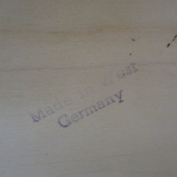 Vintage Carved Wooden Chess 33 Pieces West Germany Dovetail Wood Box EUC Schach - Picture 4 of 10